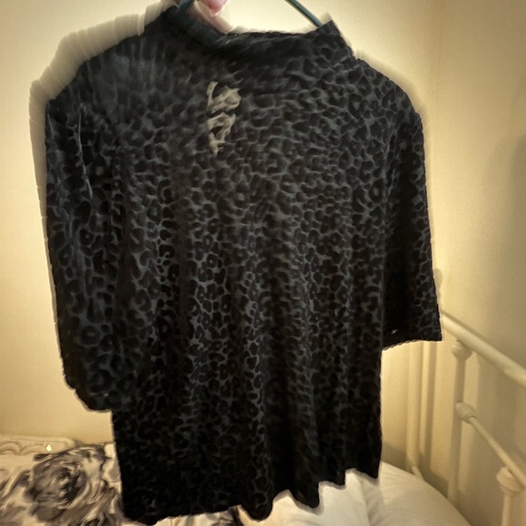 Forever 21 Black see through leopard top - Picture 1 of 3
